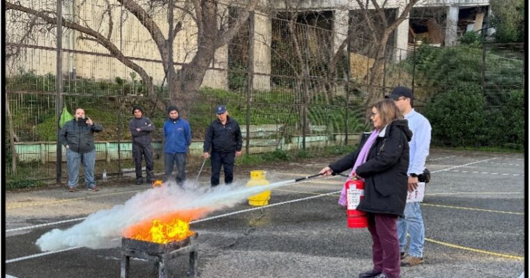 CAPACITACIÓN DE IGNEO AL PERSONAL DEL CONDOMINIO Y A LOS RESIDENTES VOLUNTARIOS EN EL MANEJO SEGUIRO DE EXTINTORES